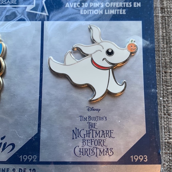 30th Anniversary Disney Store Pin set - Week 2 - Picture 5 of 5